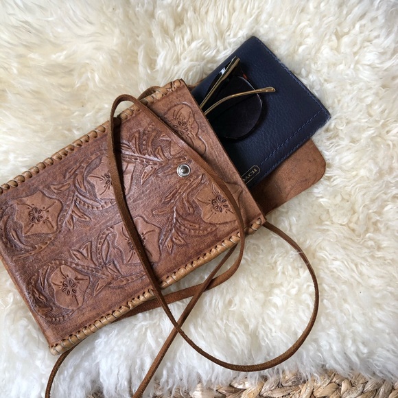Vintage Handbags - Vintage Tooled Leather Bag